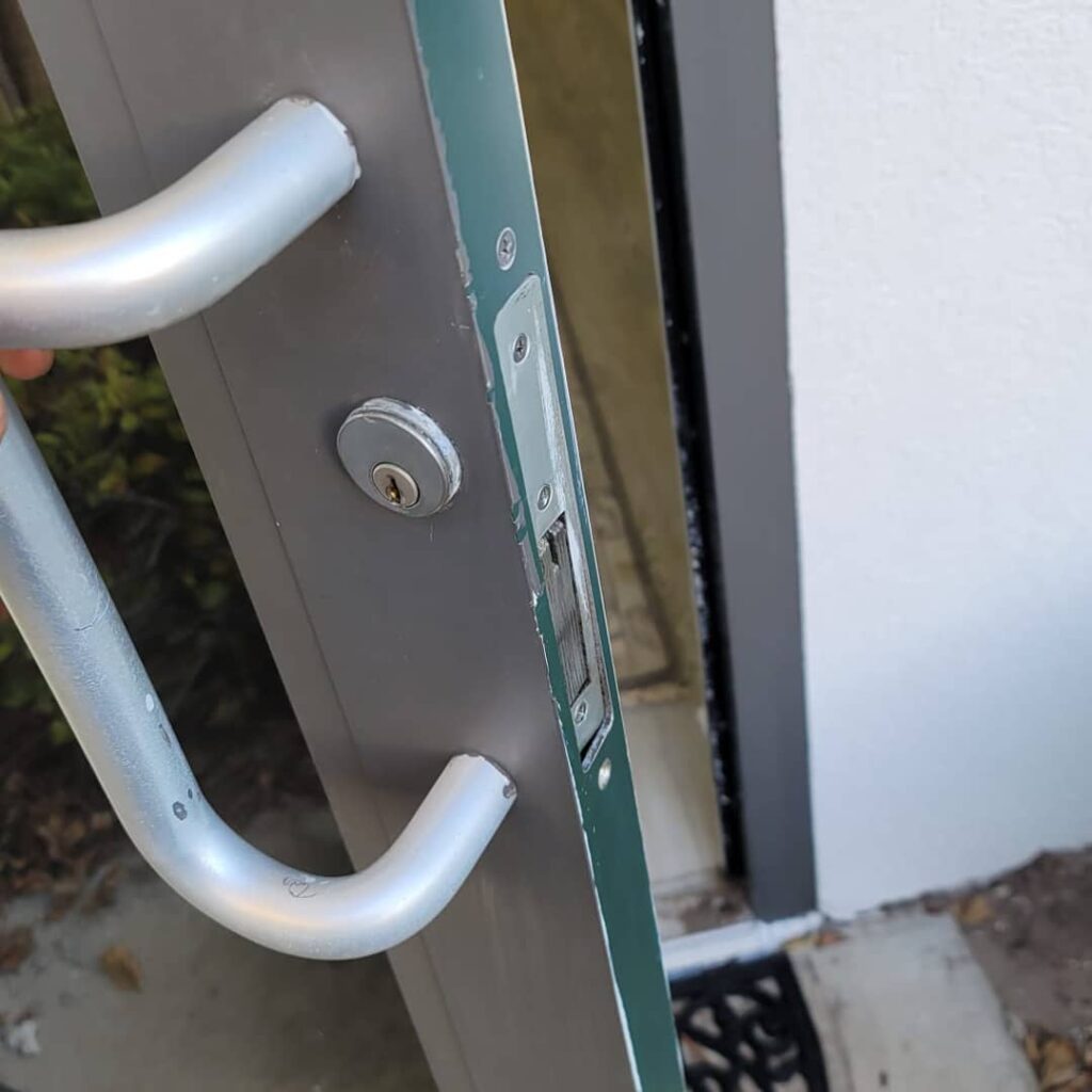 commercial Locksmith - Lock replacement